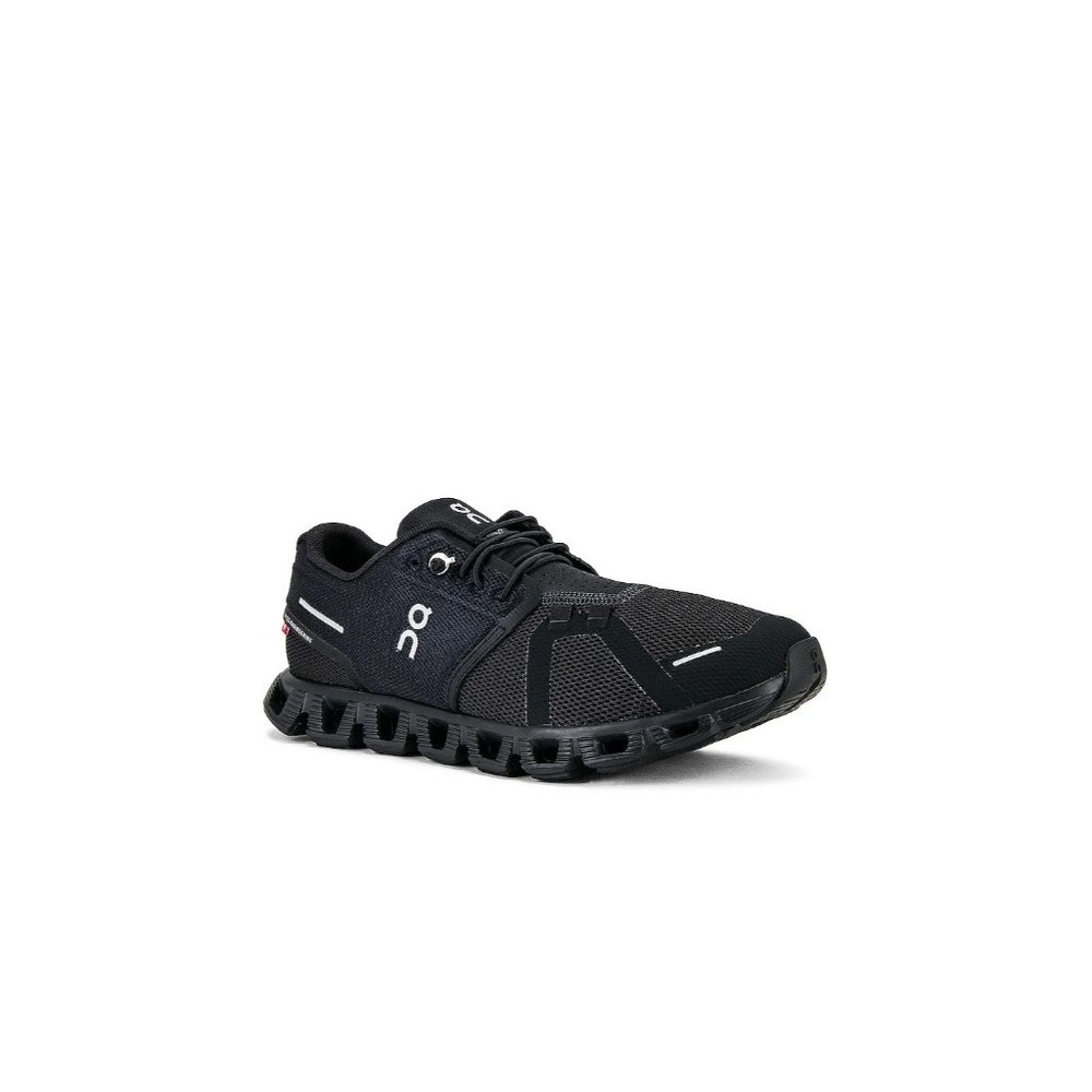On Cloud 5 in Sneakers in All Black 9.5 New wth Box Mens Athletic Shoes - Picture 3 of 15